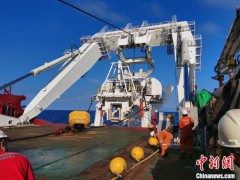 中国首次深水犁式挖沟机海试成功